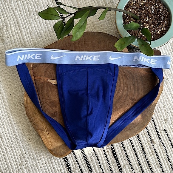 Nike - Picture 4 of 9